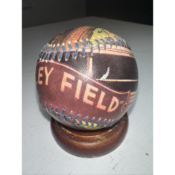 Wrigley Field Limited Edition UNFORGETTABALL Vintage Series Chicago Cubs - Picture 2 of 9